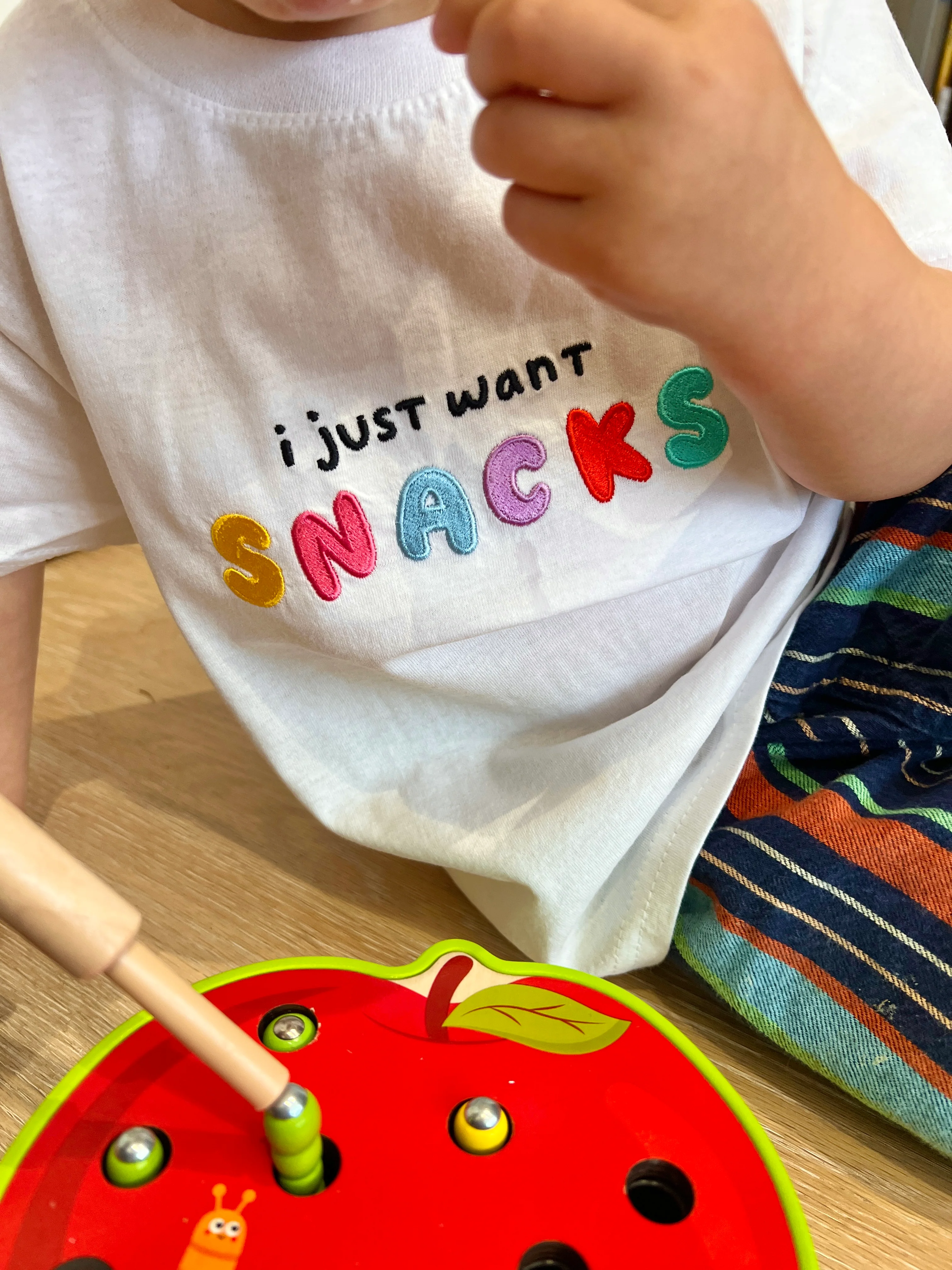 KIDS - I Just Want SNACKS T-Shirt - Image 6